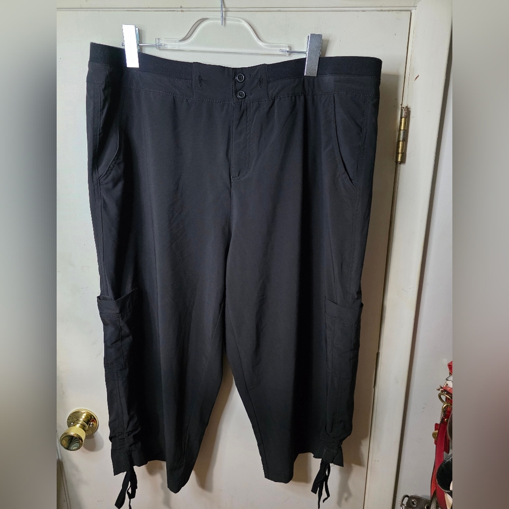 Khakis & Co. Woman Plus Size 18W Black Outdoors Capri,  Inseam 20.5"